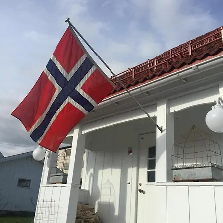 The Gingerbread House Проживание в семье